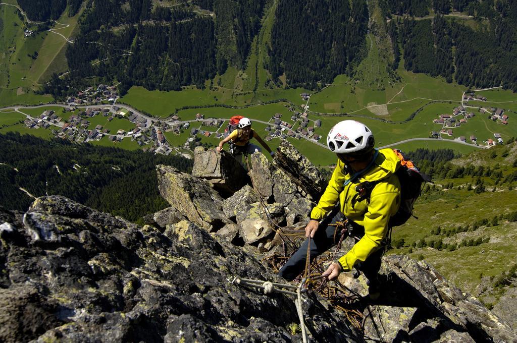 Hotel Laerchenhof Kaunertal Exteriör bild